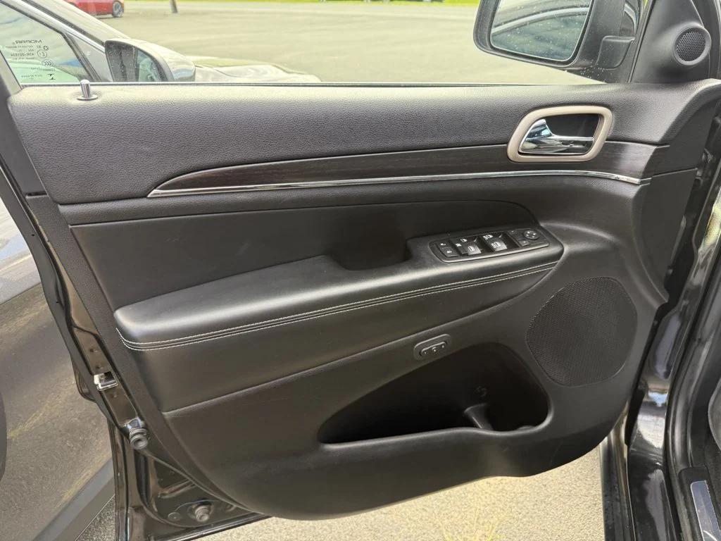 used 2014 Jeep Grand Cherokee car, priced at $12,990