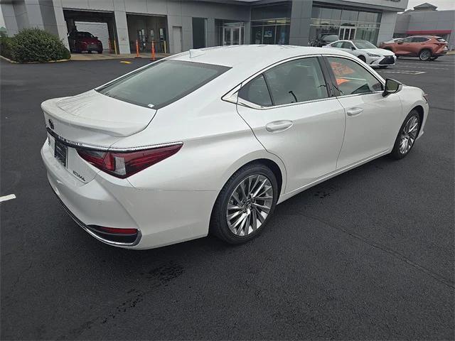 used 2023 Lexus ES 300h car, priced at $38,594