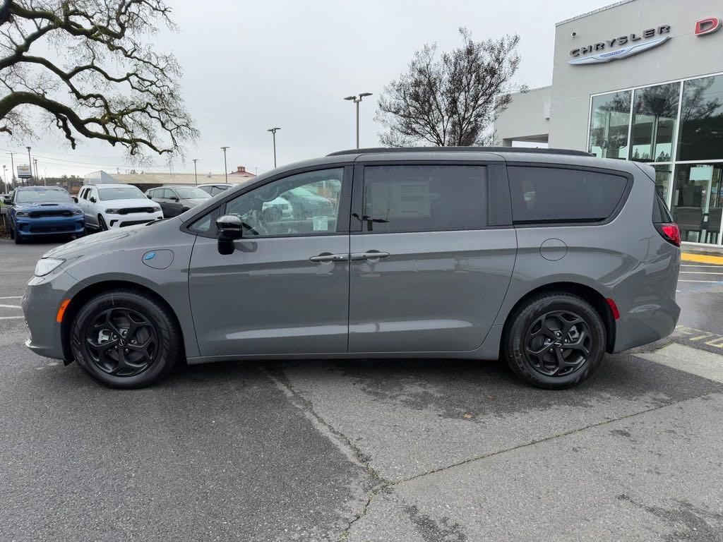 new 2025 Chrysler Pacifica Hybrid car, priced at $60,275