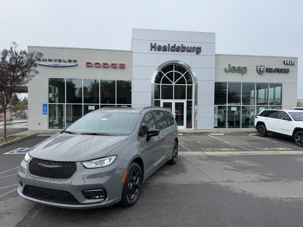 new 2025 Chrysler Pacifica Hybrid car, priced at $60,275