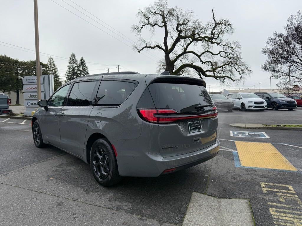 new 2025 Chrysler Pacifica Hybrid car, priced at $60,275