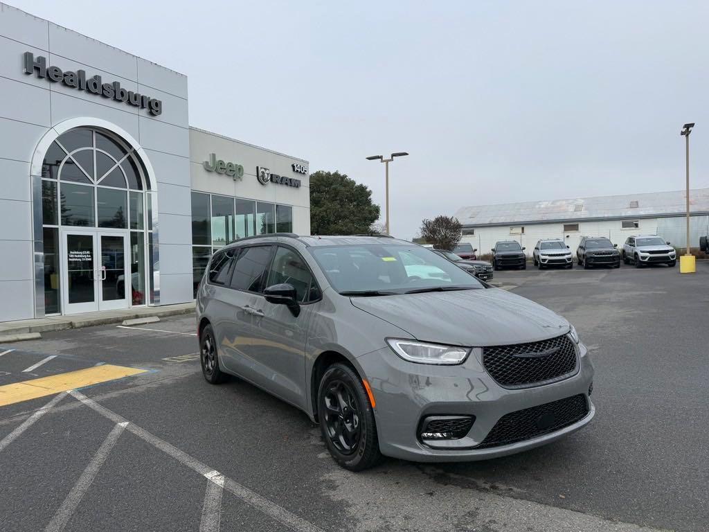 new 2025 Chrysler Pacifica Hybrid car, priced at $60,275