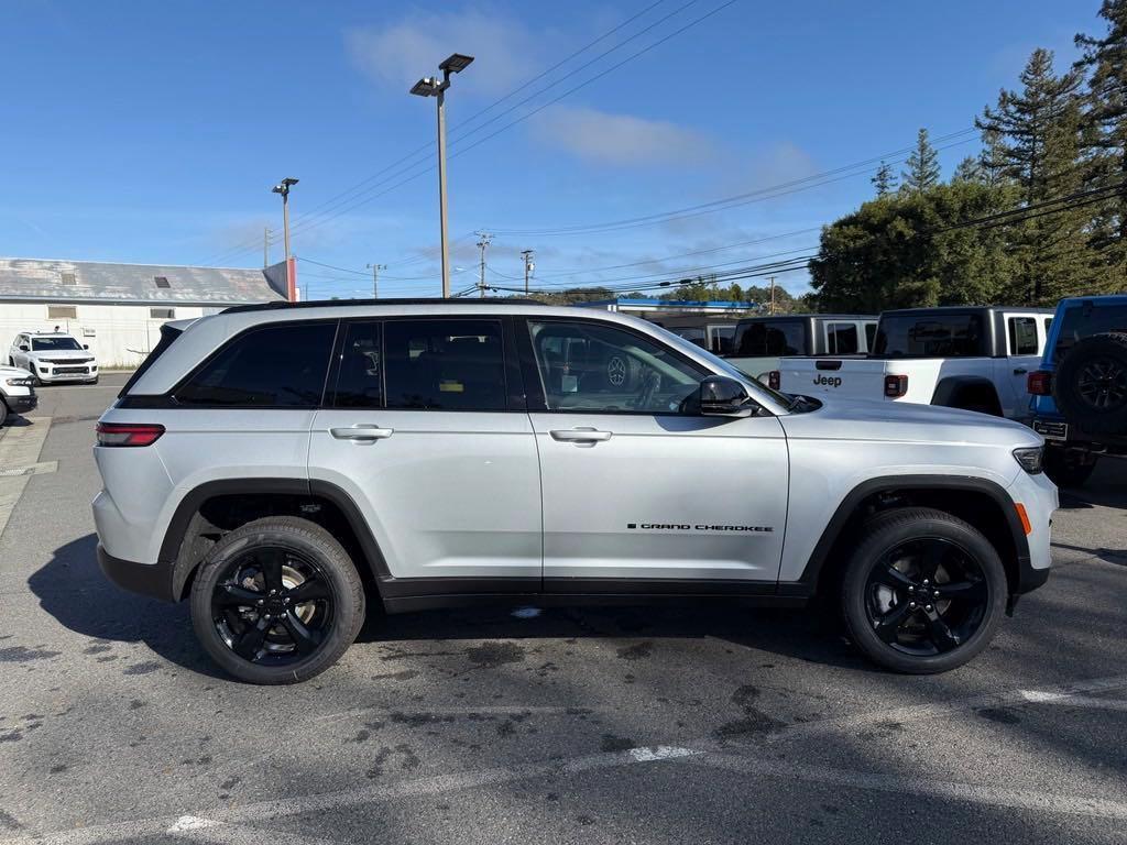 new 2025 Jeep Grand Cherokee car, priced at $50,020