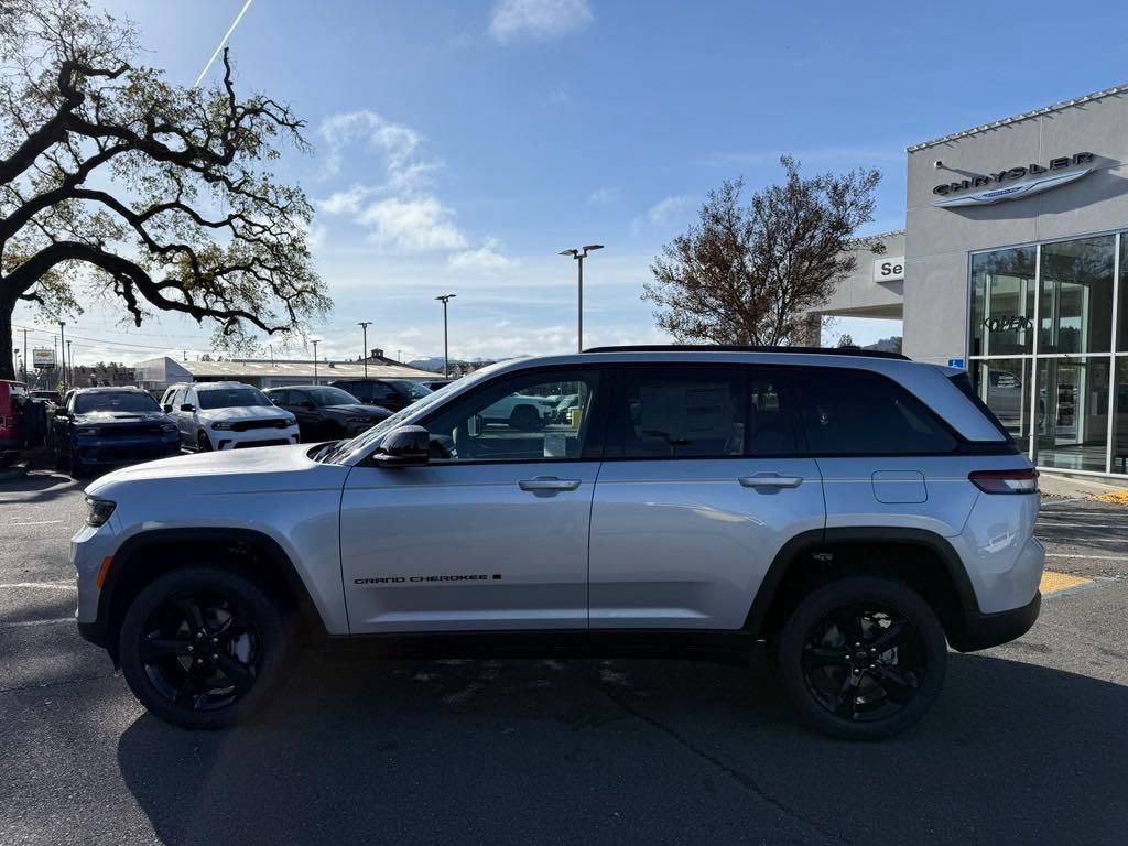 new 2025 Jeep Grand Cherokee car, priced at $50,020