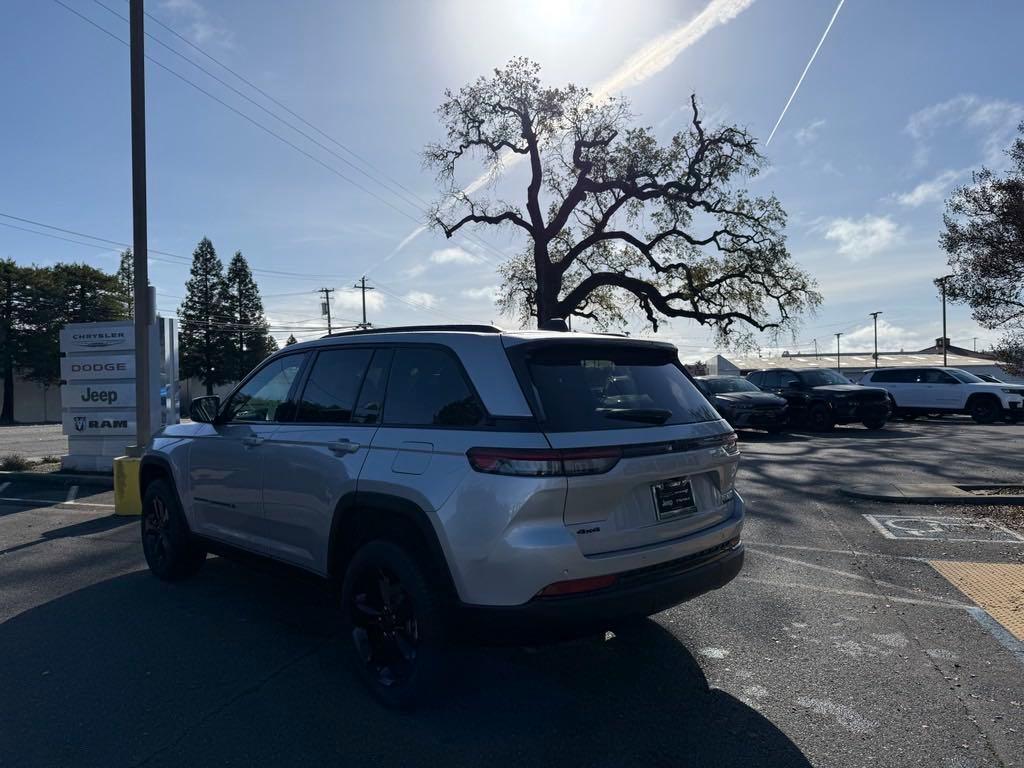 new 2025 Jeep Grand Cherokee car, priced at $50,020