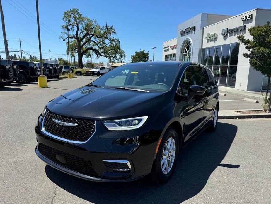 new 2024 Chrysler Pacifica car, priced at $40,995