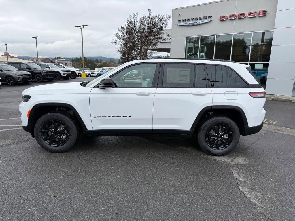 new 2025 Jeep Grand Cherokee car, priced at $45,935