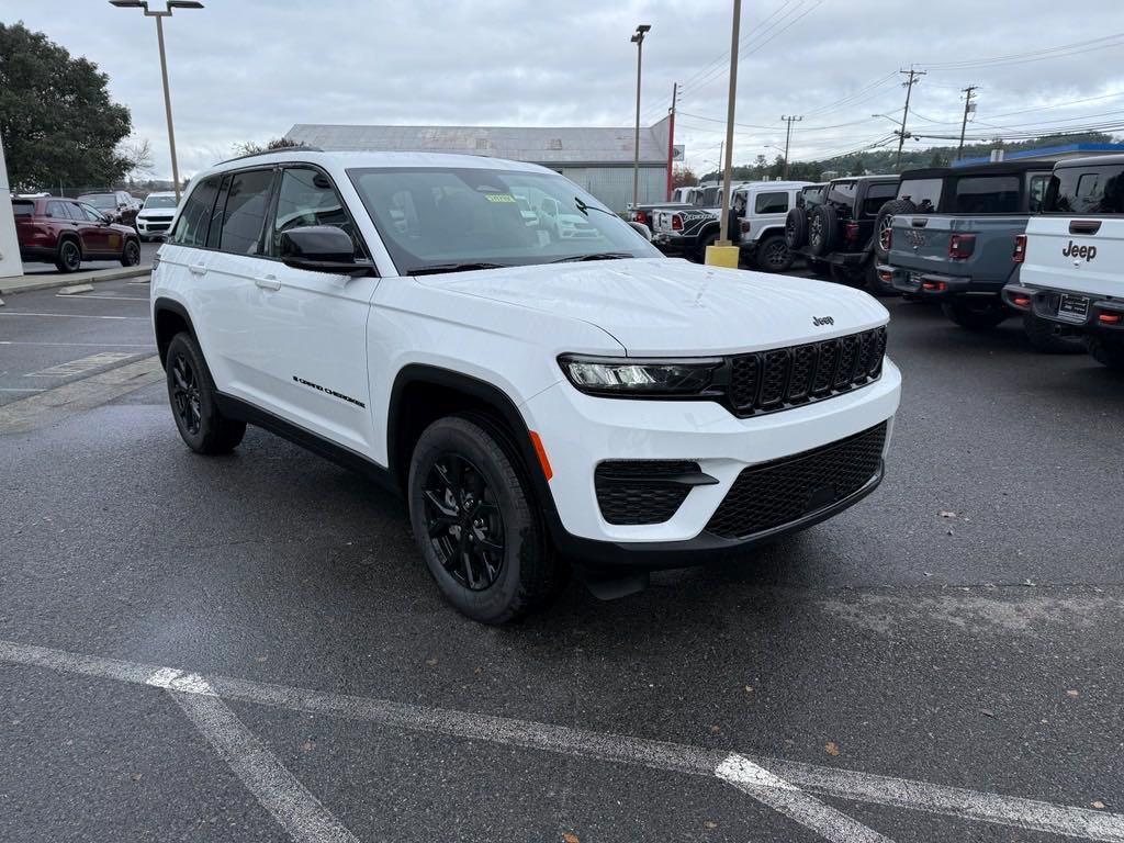 new 2025 Jeep Grand Cherokee car, priced at $45,935