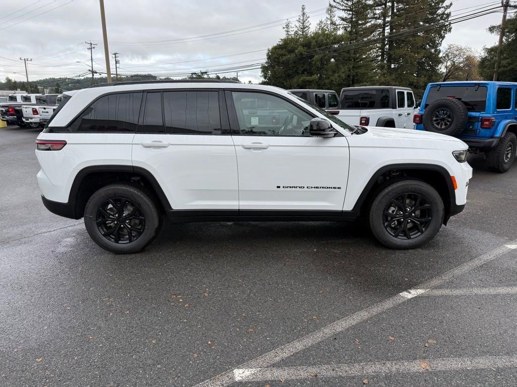 new 2025 Jeep Grand Cherokee car, priced at $45,935