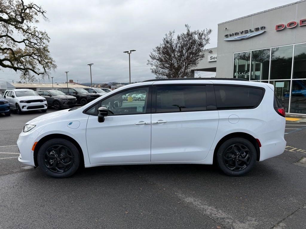 new 2025 Chrysler Pacifica Hybrid car, priced at $63,505