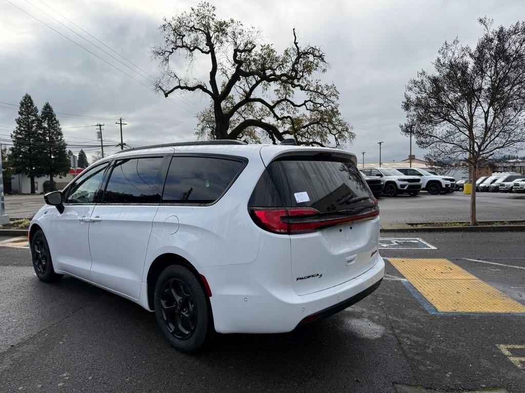 new 2025 Chrysler Pacifica Hybrid car, priced at $63,505