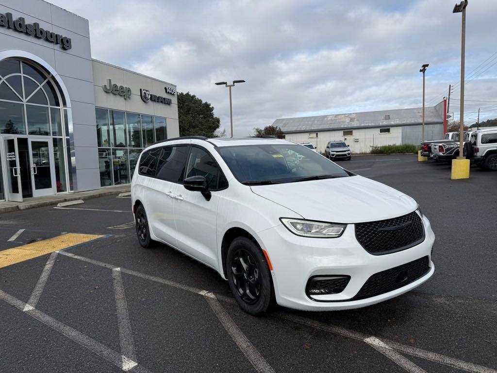 new 2025 Chrysler Pacifica Hybrid car, priced at $63,505