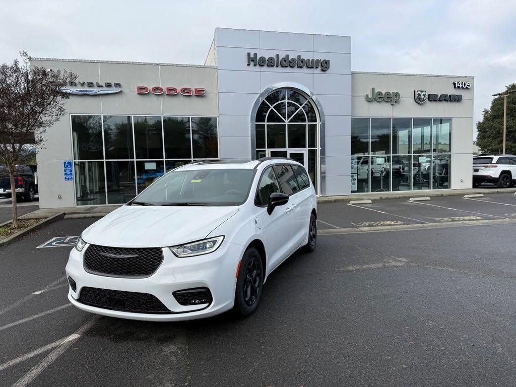 new 2025 Chrysler Pacifica Hybrid car, priced at $63,505