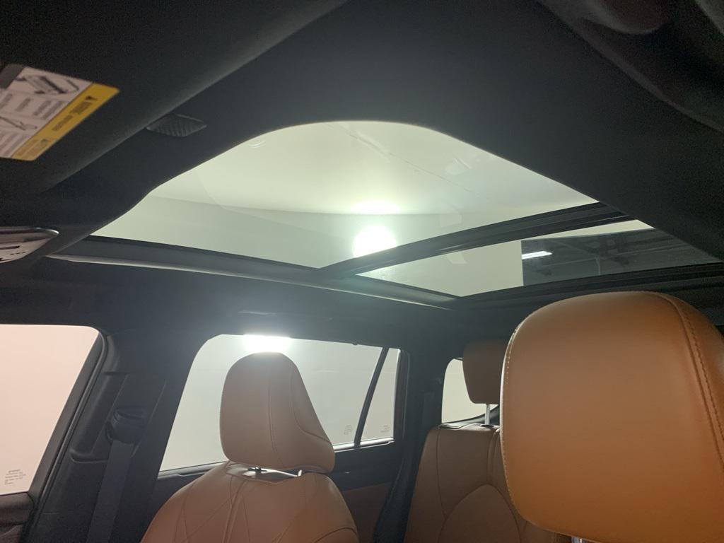 used 2022 Toyota Highlander car, priced at $40,999