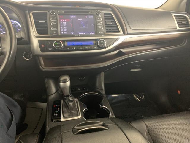 used 2014 Toyota Highlander car, priced at $19,219