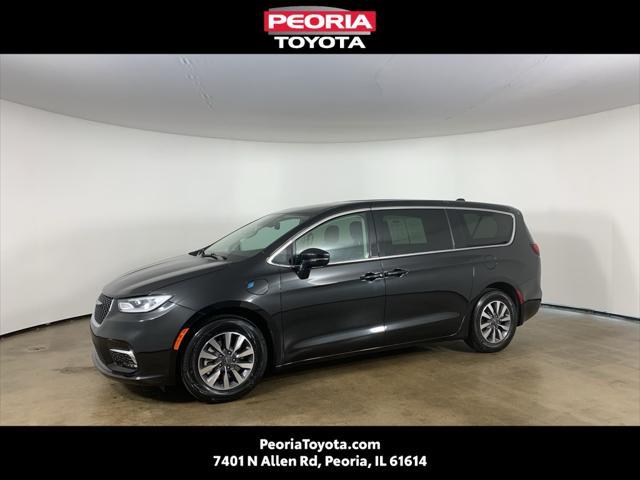 used 2022 Chrysler Pacifica Hybrid car, priced at $28,500