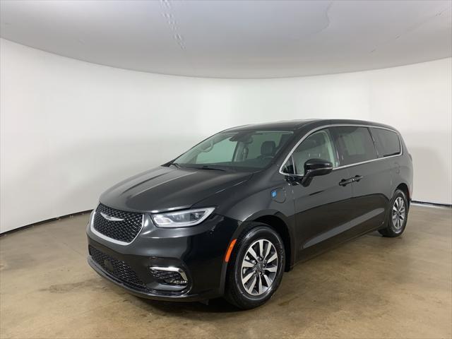 used 2022 Chrysler Pacifica Hybrid car, priced at $28,500