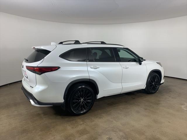 used 2022 Toyota Highlander car, priced at $39,967