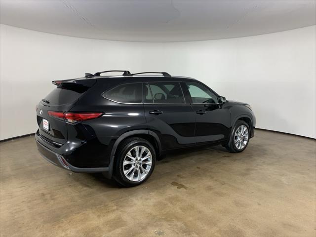used 2021 Toyota Highlander car