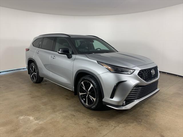 used 2022 Toyota Highlander car, priced at $39,964