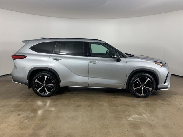 used 2022 Toyota Highlander car, priced at $39,964