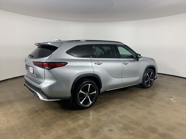 used 2022 Toyota Highlander car, priced at $39,964