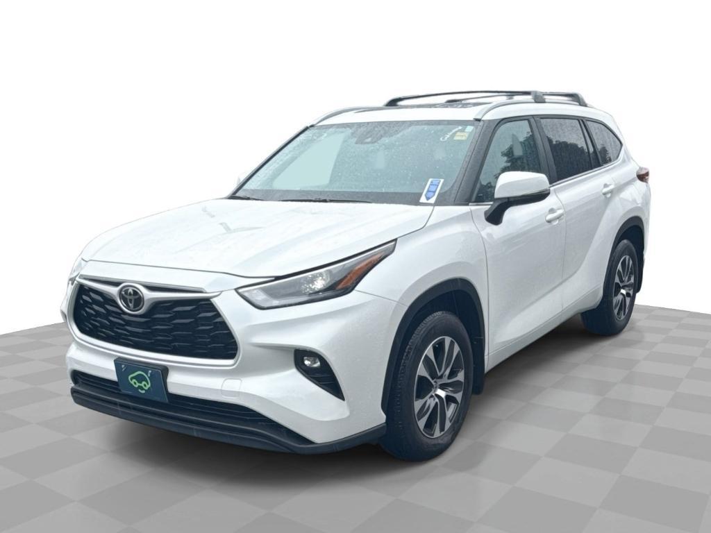 used 2023 Toyota Highlander car, priced at $40,908