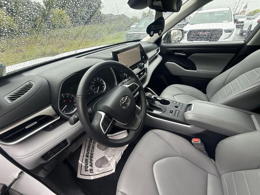 used 2023 Toyota Highlander car, priced at $40,908