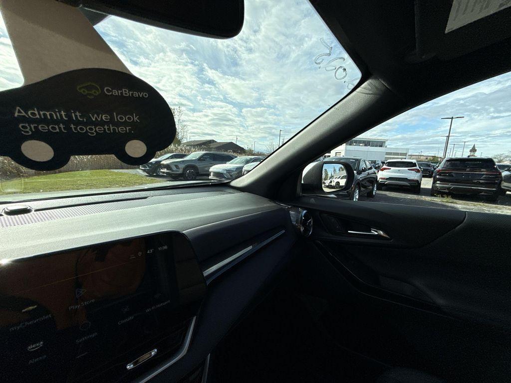 used 2025 Chevrolet Equinox car, priced at $27,905