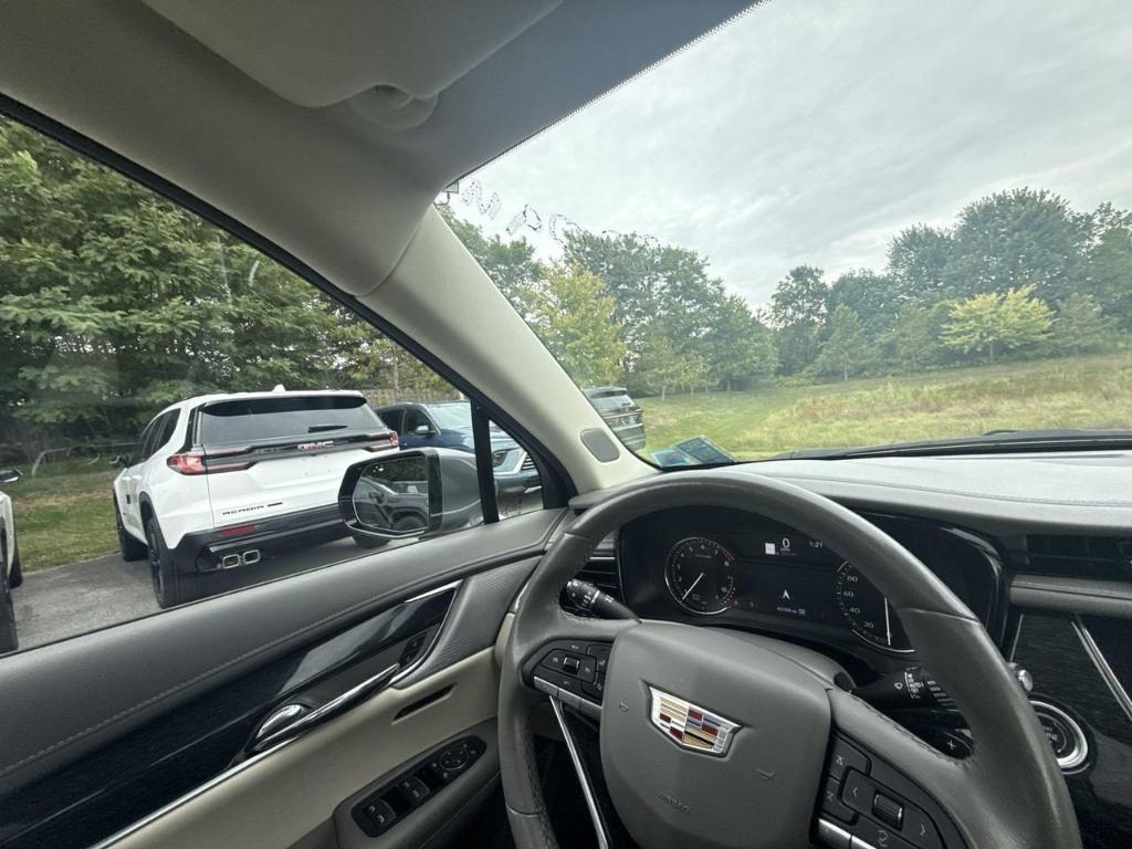 used 2022 Cadillac XT6 car, priced at $35,543