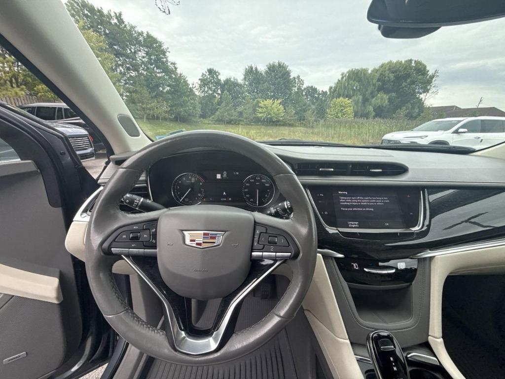 used 2022 Cadillac XT6 car, priced at $35,543