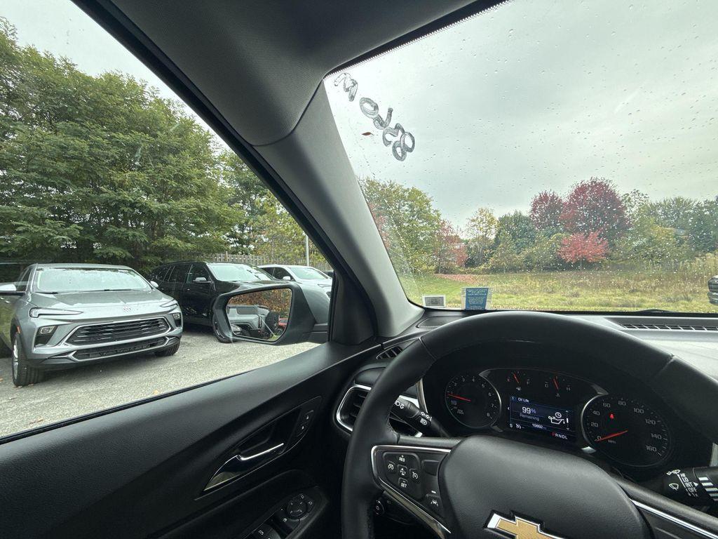 used 2024 Chevrolet Equinox car, priced at $22,919