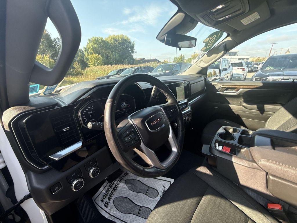 used 2022 GMC Sierra 1500 car, priced at $40,528