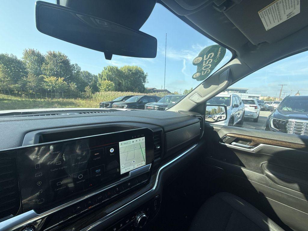 used 2022 GMC Sierra 1500 car, priced at $40,528