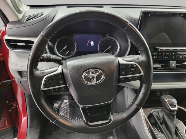 used 2021 Toyota Highlander car, priced at $36,156