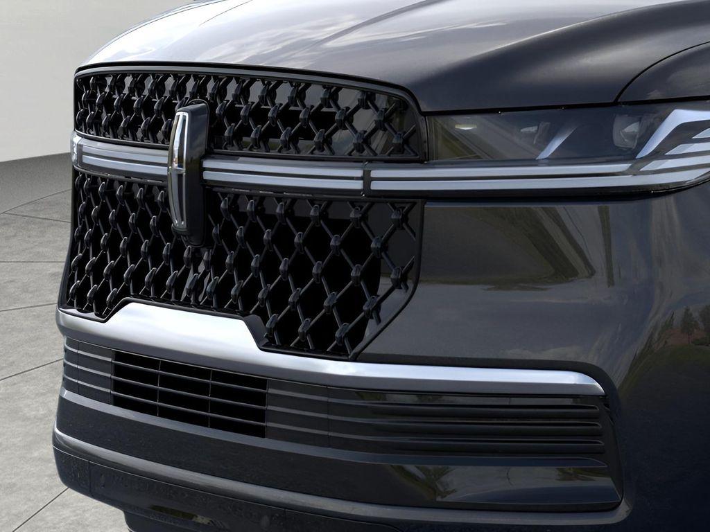 new 2025 Lincoln Navigator car, priced at $109,072