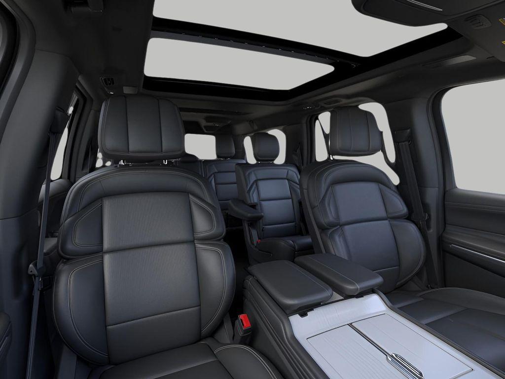 new 2025 Lincoln Navigator car, priced at $109,072