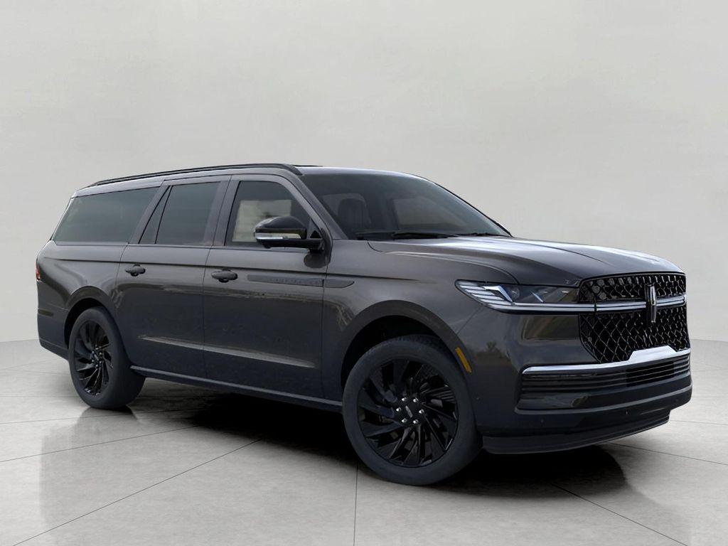 new 2025 Lincoln Navigator car, priced at $109,072