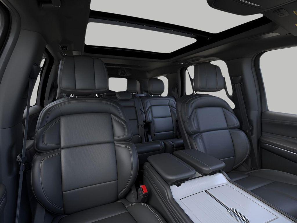 new 2025 Lincoln Navigator car, priced at $106,021