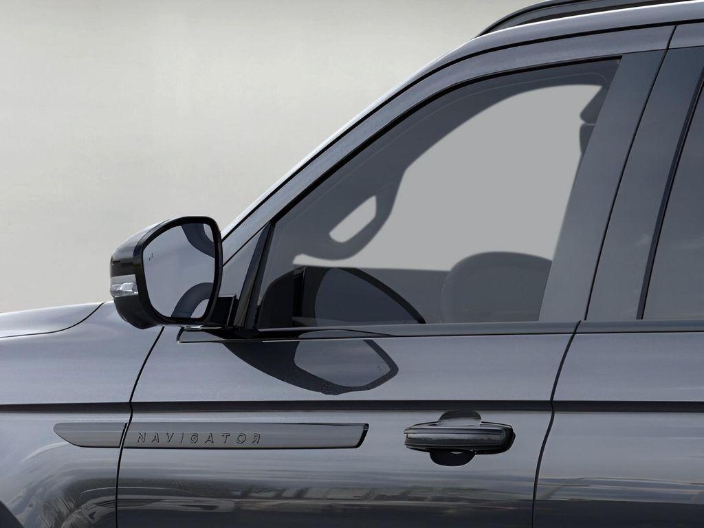 new 2025 Lincoln Navigator car, priced at $106,021