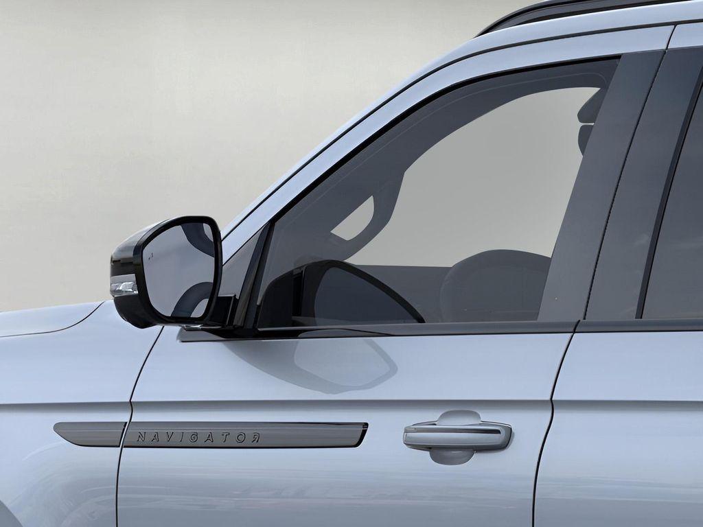 new 2025 Lincoln Navigator car, priced at $107,924
