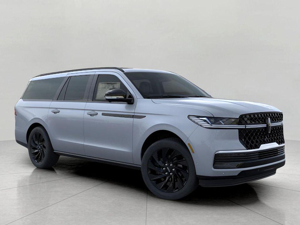 new 2025 Lincoln Navigator car, priced at $107,924