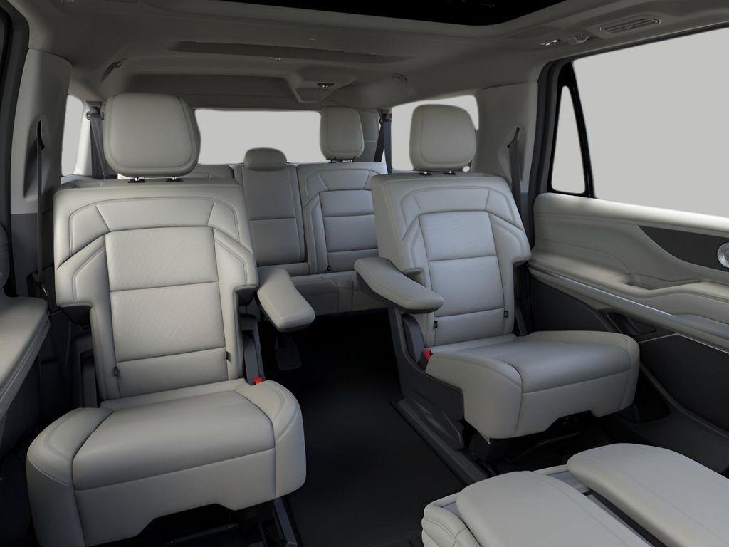 new 2025 Lincoln Navigator car, priced at $105,681