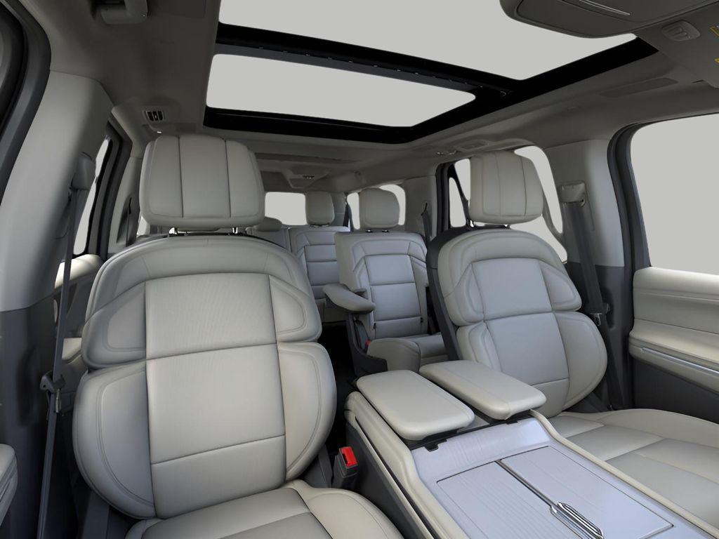 new 2025 Lincoln Navigator car, priced at $105,681