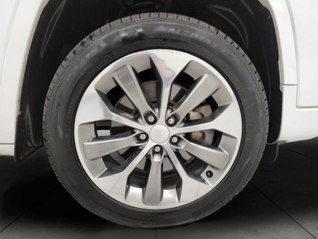 used 2019 Jeep Cherokee car, priced at $15,662