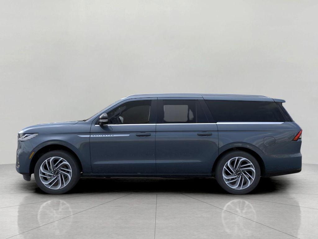 new 2025 Lincoln Navigator car, priced at $107,325