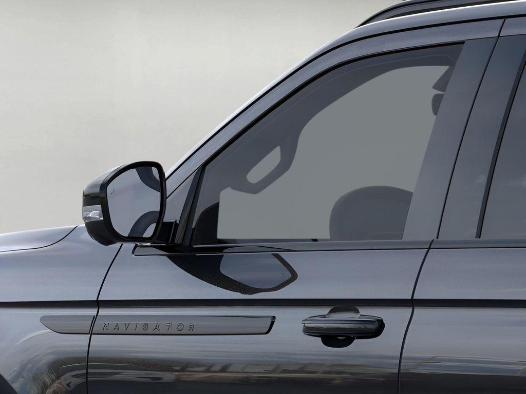 new 2025 Lincoln Navigator car, priced at $106,821