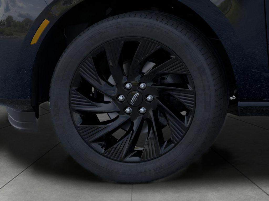 new 2025 Lincoln Navigator car, priced at $110,321