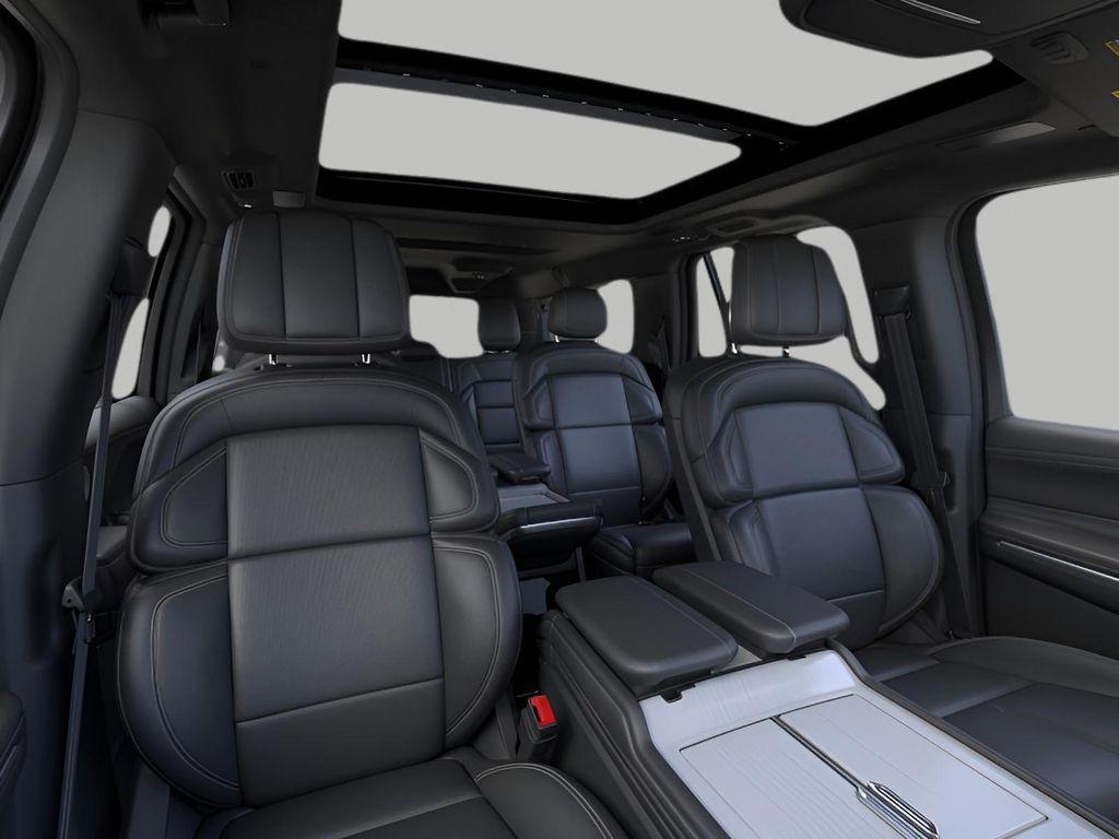 new 2025 Lincoln Navigator car, priced at $110,321