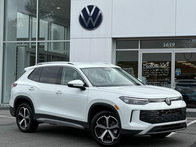 used 2025 Volkswagen Tiguan car, priced at $33,491